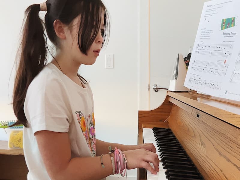 Piano lesson in progress